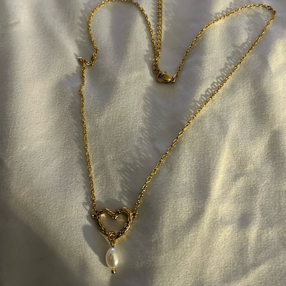 Gold necklace, heart and pearl